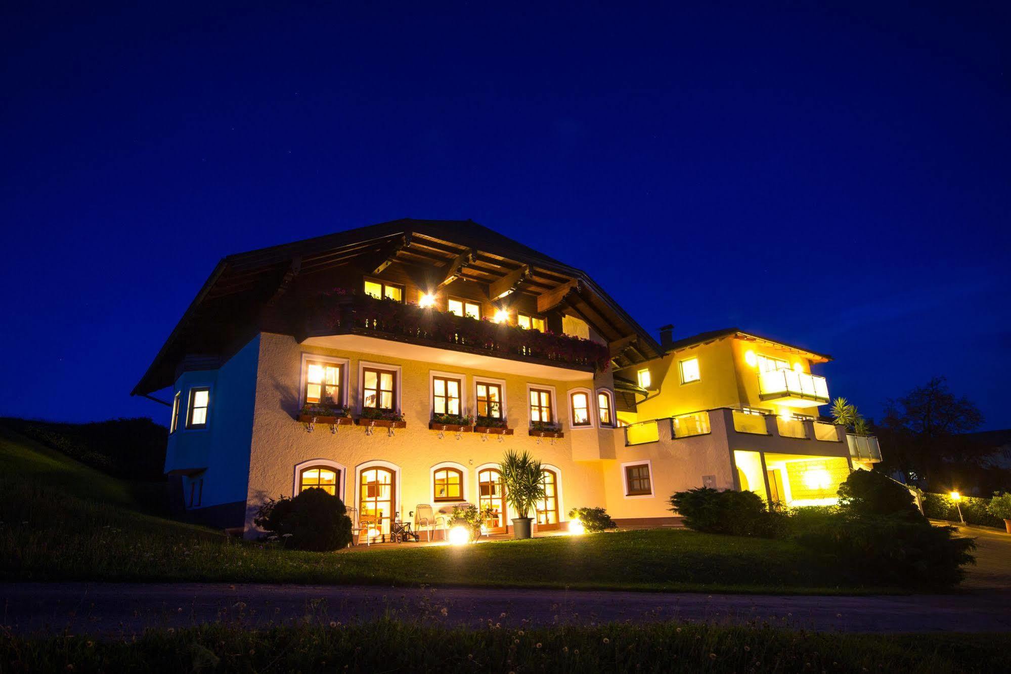 Gaestehaus Stabauer มอนด์ซี ภายนอก รูปภาพ
